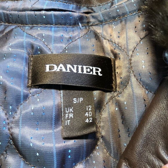 Danier Brown Leather Jacket with Removable Faux Fur trim Women’s Small - Picture 13 of 16